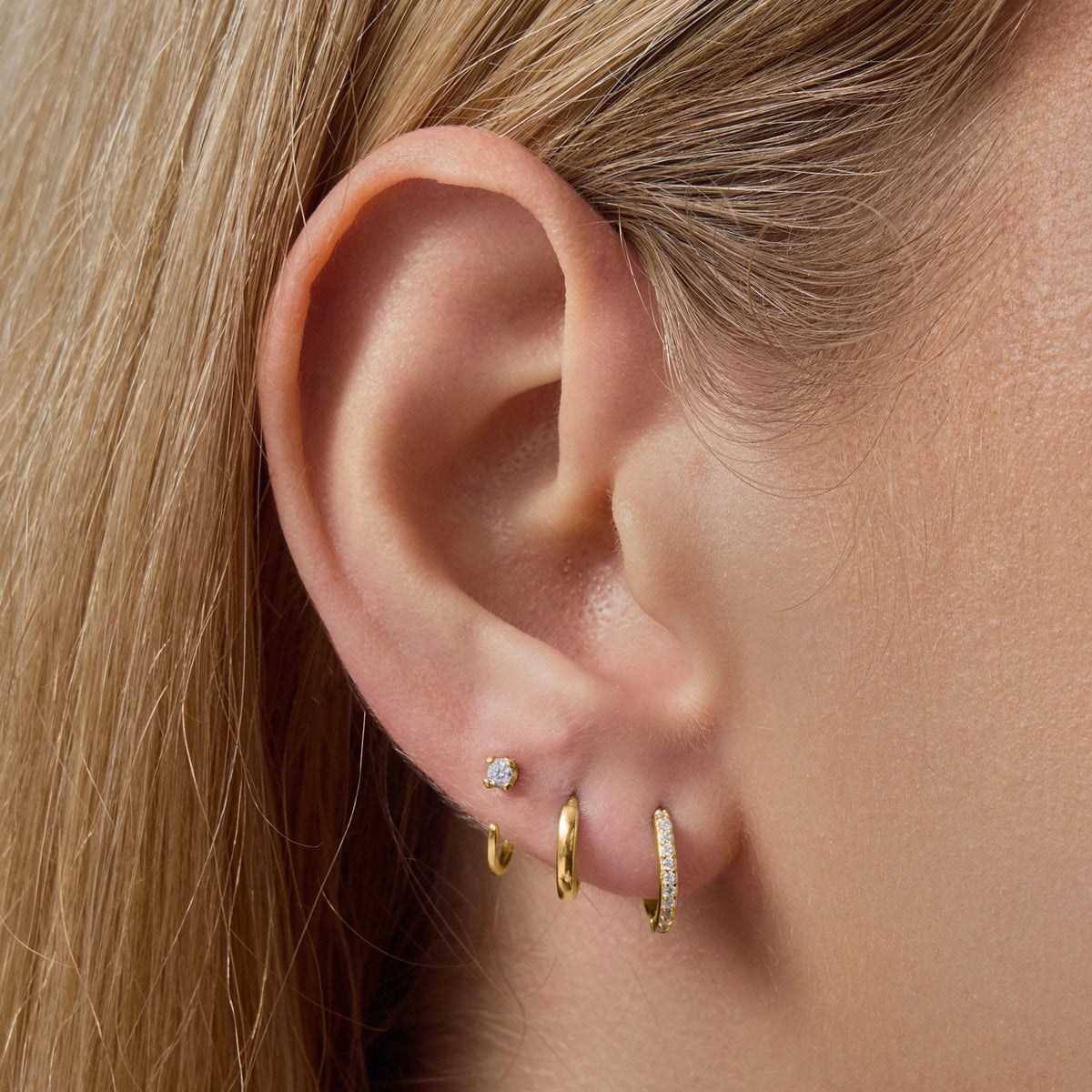 Pavé Fire Moissanite Huggie Hoops